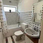 Exklusive Mit 3 Schlafzimmern Und 2 Baedern!