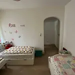 Exklusive Mit 3 Schlafzimmern Und 2 Baedern! 아파트 *