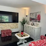 Exklusive Mit 3 Schlafzimmern Und 2 Baedern!