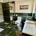 아파트 Exklusive Mit 3 Schlafzimmern Und 2 Baedern! 알테나우