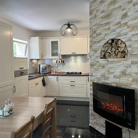 Exklusive Mit 3 Schlafzimmern Und 2 Baedern! Apartment