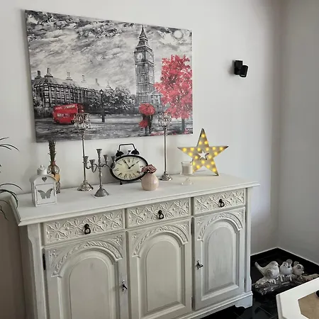 Exklusive Mit 3 Schlafzimmern Und 2 Baedern!