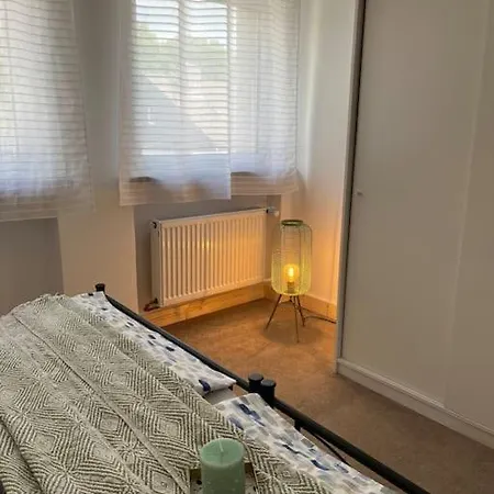 Exklusive Mit 3 Schlafzimmern Und 2 Baedern! 아파트