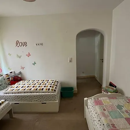 Exklusive Mit 3 Schlafzimmern Und 2 Baedern! Apartment *