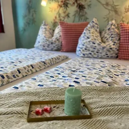 Apartment Exklusive Mit 3 Schlafzimmern Und 2 Baedern!