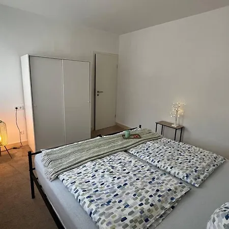 Exklusive Mit 3 Schlafzimmern Und 2 Baedern!