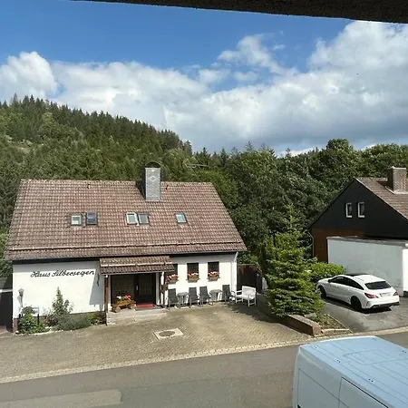 Exklusive Mit 3 Schlafzimmern Und 2 Baedern! *