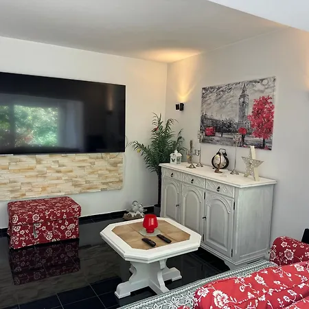 Exklusive Mit 3 Schlafzimmern Und 2 Baedern!