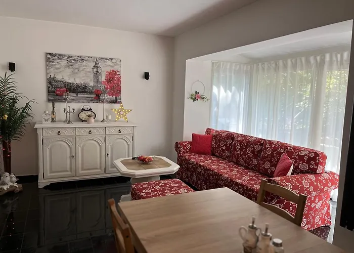 Exklusive Mit 3 Schlafzimmern Und 2 Baedern!