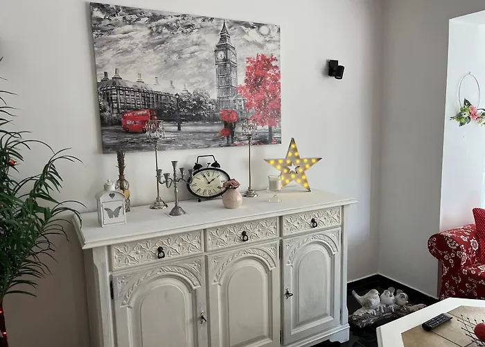 Exklusive Mit 3 Schlafzimmern Und 2 Baedern!